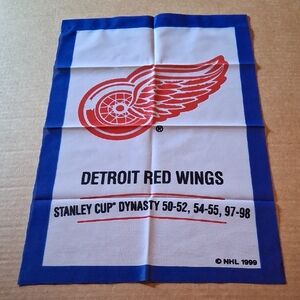Detroit Red Wings Vintage Logo Banner - White & Red with Blue Border